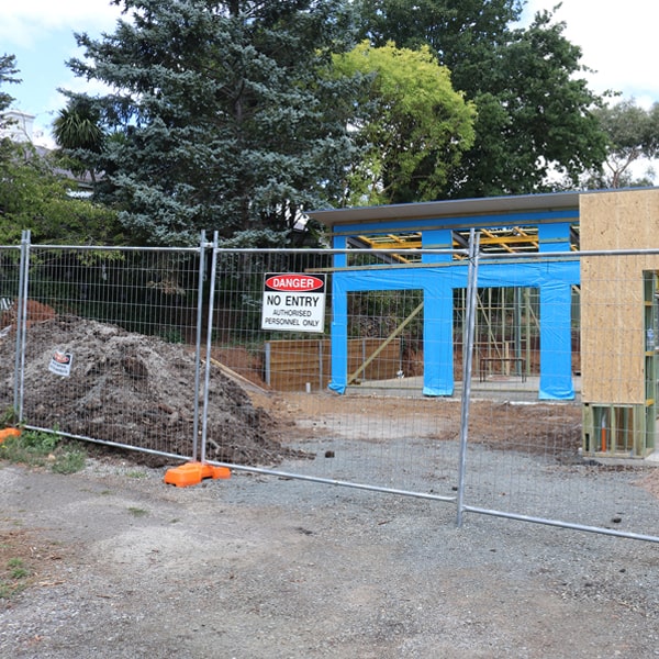 do you deliver and set up temporary fencing and what's the cost for these services in Chatsworth
